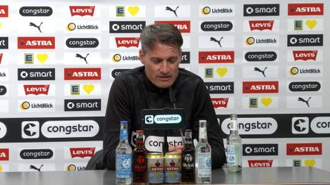 Auf der Spieltagspressekonferenz vor dem Duell gegen den FC Bayern München äußert sich St.-Pauli-Coach Alexander Blessin zum kommenden Gegner. Jedoch wird er bei seiner Antwort unterbrochen.