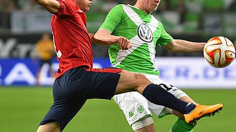 Kevin De Bruyne (r.) hat mit dem VfL Wolfsburg die Runde der letzten 32 erreicht