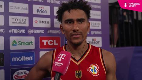 Bei der Basketball-WM zeigt das DBB-Team gegen Australien eine starke Performance. Vor allem für Kapitän Dennis Schröder hat Matchwinner Maodo Lo nur Lob übrig. 