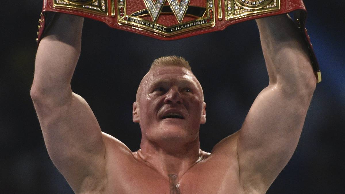 Lesnar regierte bei WWE dreimal als Universal Champion, den gleichwertigen WWE-Titel hielt er viermal. Lesnars realistische, körperbetonte Kämpfe sind bei WWE einzigartig, Kritiker allerdings halten ihm seine Teilzeit-Rolle und eine gewisse Faulheit im Ring vor