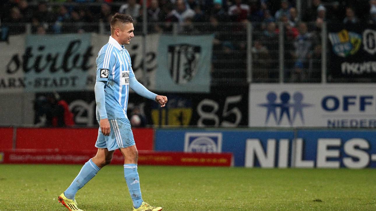 CFC-Fans huldigen entlassenem Frahn