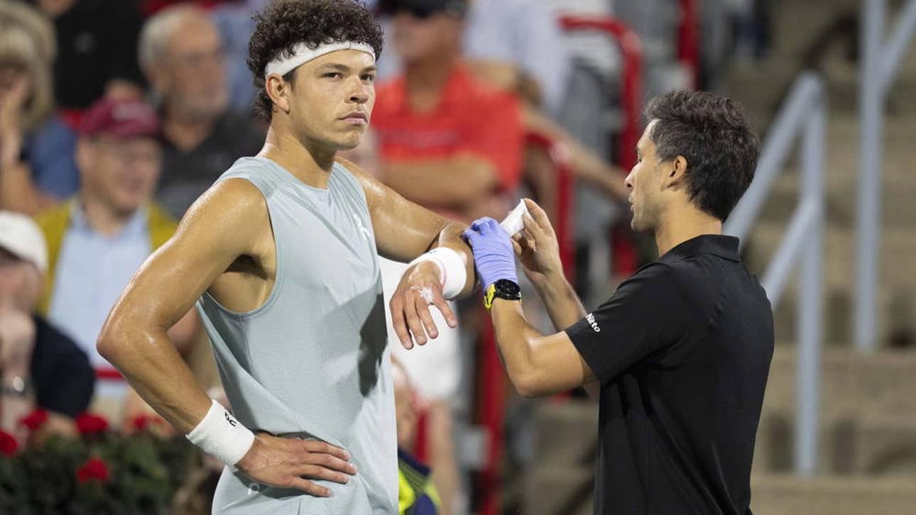 Tennisstar stürzt in die Bande