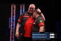 Martin Schindler verliert in der dritten Runde der Hungarian Darts Trophy gegen Stephen Bunting mit 6:4, obwohl Schindler einen 9-Darter wirft.