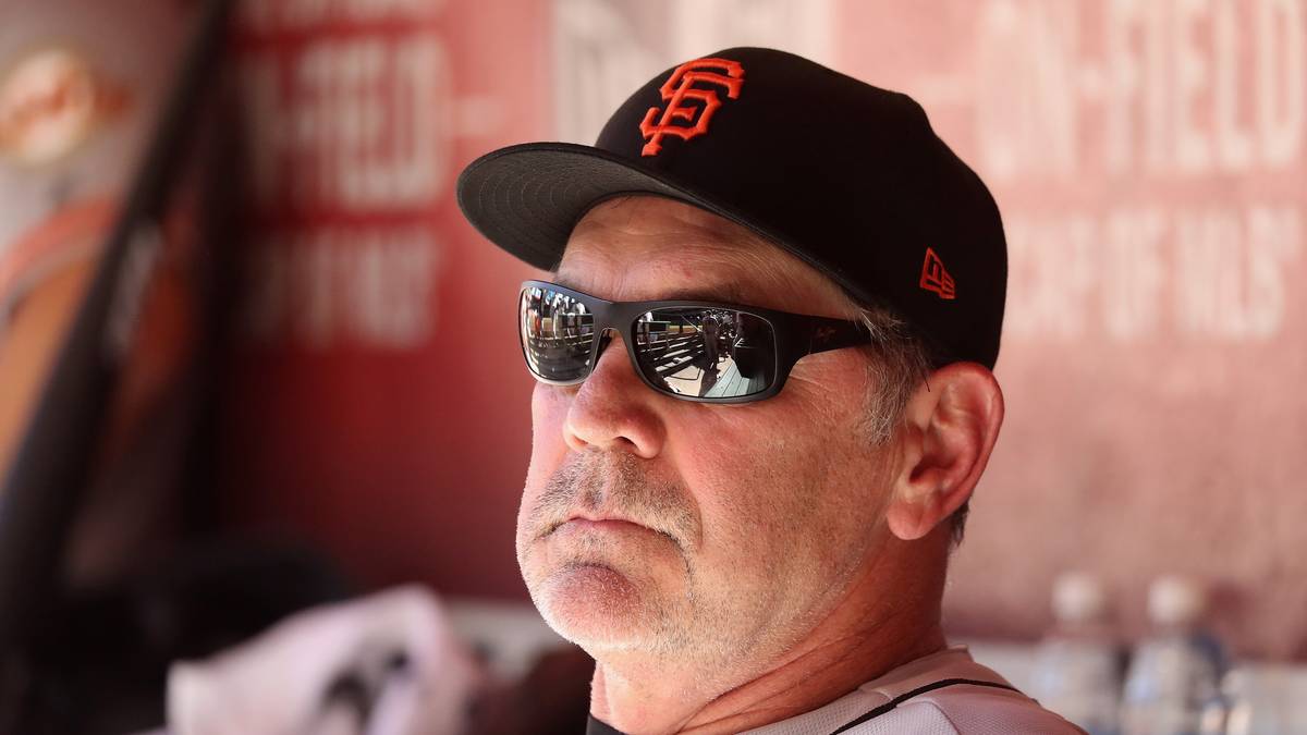 Giants-Coach Bruce Bochy erklärt die Szene folgendermaßen: "Es sieht schlecht aus, was Strickland macht. Aber er wollte keinen Fehler machen. Es sind einfach zwei Kerle aufeinander getroffen, die wahrscheinlich nicht groß aufeinander Acht geben." Die beiden Streithähne werden übrigens aus dem Spiel ausgeschlossen