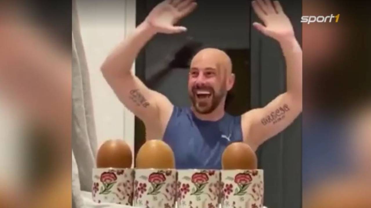 Eierkopf? Pepe Reina sorgt für Lacher