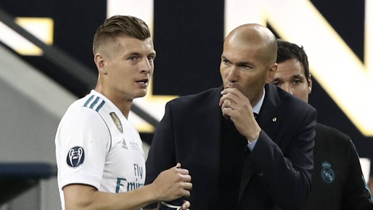 TONI KROOS: Der deutsche Nationalspieler steht aktuell im Zentrum der Kritik von Medien und Real-Fans. Er wirkt satt, Ex-Real-Trainer Bernd Schuster verglich ihn mit einem "Dieseltraktor". Unter Zidane erlebte er mit drei Champions-League-Titeln seinen bisherigen fußballerischen Höhepunkt. Gut möglich, dass Zidane wieder Höchstleistungen aus Kroos herauskitzeln kann