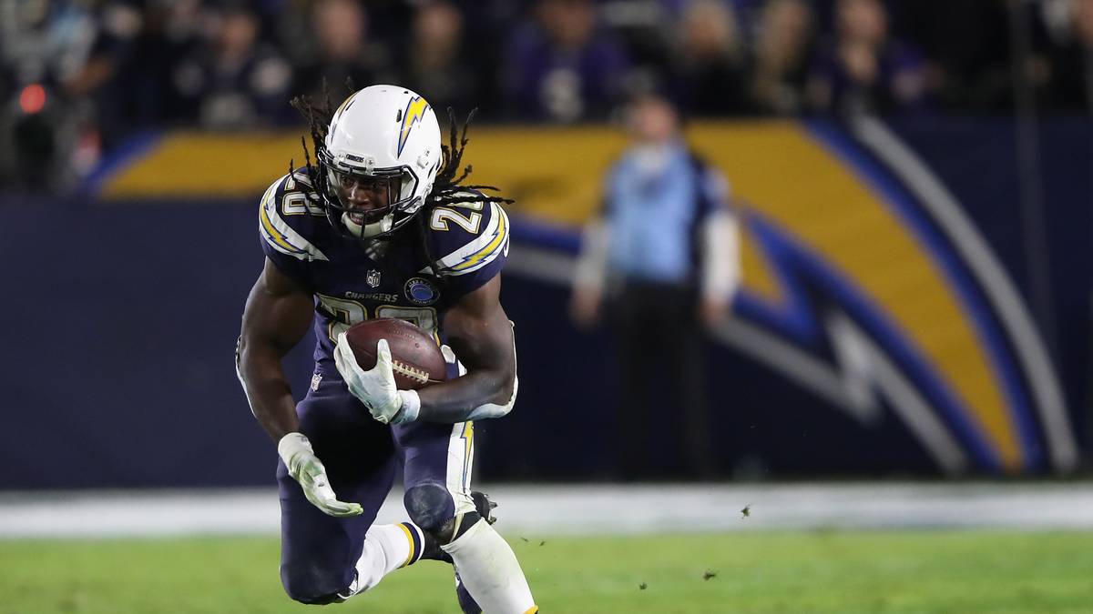 RUNNING BACK: Besonders der Streik von Star-Runner Melvin Gordon, der aktuell noch um einen neuen Vertrag pokert, macht den Chargers Probleme. Mit insgesamt 1375 Yards (davon 885 Rush Yards) und 14 Touchdowns in 12 Spielen zählte er letzte Saison zu den besten Power Backs der Liga