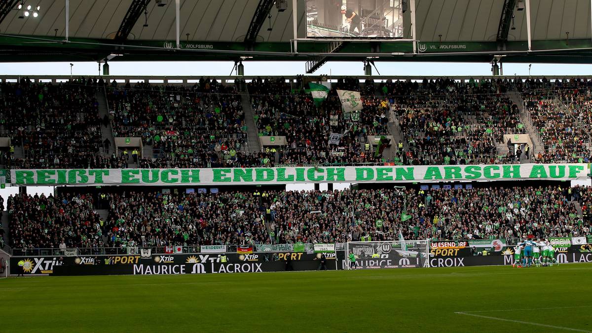 Wolfsburgs Fans stellen vor dem Spiel gegen Ingolstadt etwas klar