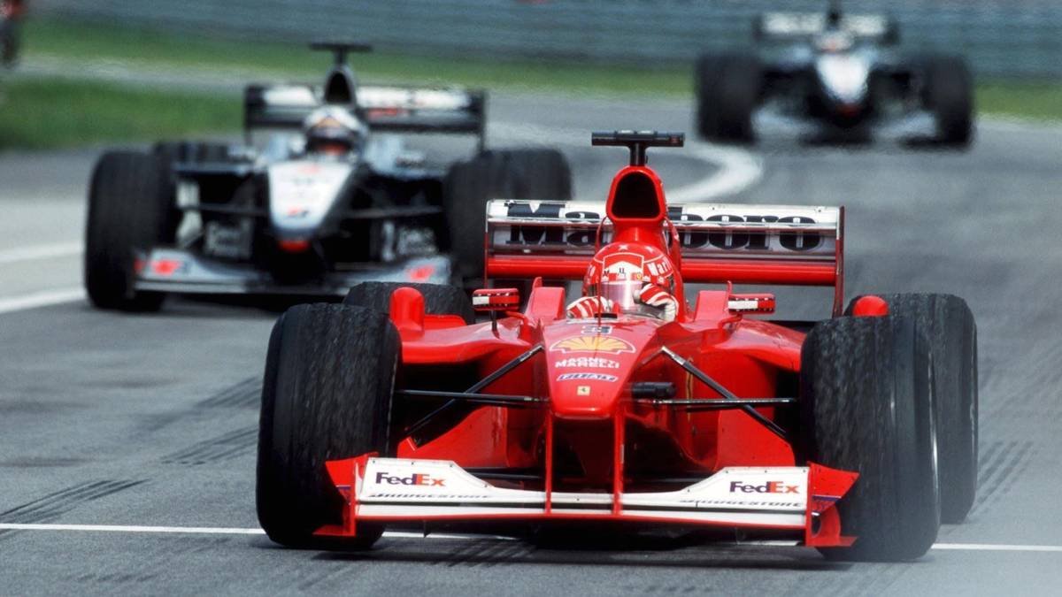2000: Das italienische Rennteam ist in den Folgejahren aber nicht von McLaren-Mercedes zu besiegen. Hinter Schumacher belegen Häkkinen (vier Saisonsiege) und Coulthard (drei) die Plätze zwei und drei. 