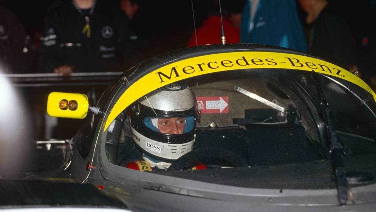 Michael Schumacher im Cockpit seines Sauber Mercedes C11