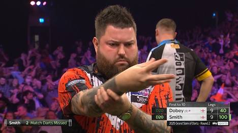 Michael Smith und Chris Dobey liefern sich eine Nervenschlacht im Decider und brauchen 21 Matchdarts, um das Achtelfinale beim Grand Slam of Darts zu entscheiden.