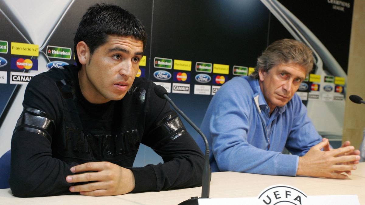 Über Jahre hinweg der große Star im Pellegrini-Team: Juan Roman Riquelme (l.). Der Argentinier entwickelt sich in Villarreal zu einem der begehrtesten Spielmacher der Welt