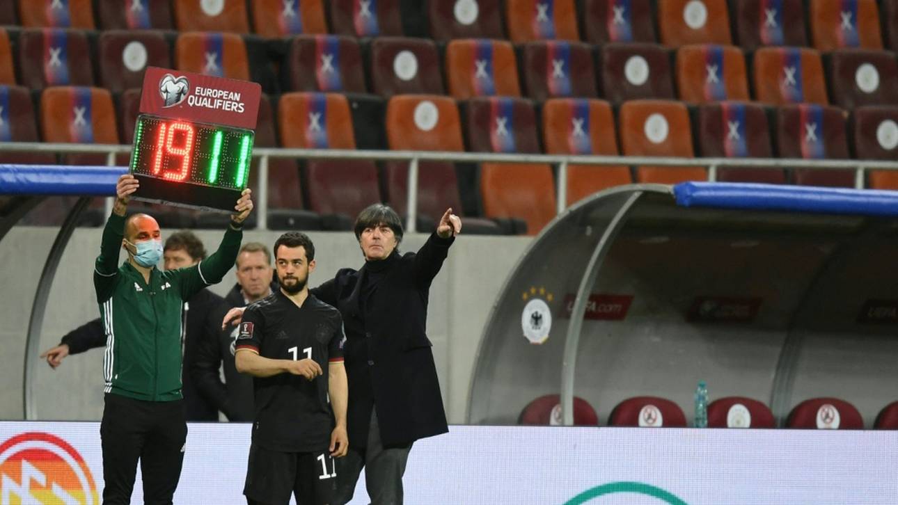 Löw denkt über personelle Wechsel nach