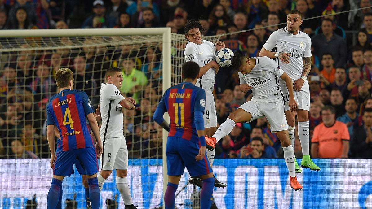 MARQUINHOS (2.v.r.): Ließ sich von Iniesta vor dem 0:2 übertölpeln, war klar die Schwachstelle in der PSG-Abwehr - SPORT1-Note: 6