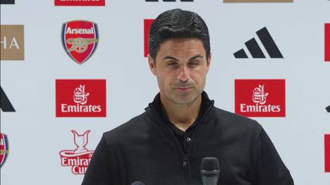 Mikel Arteta freut sich für Neuzugang Riccardo Calafiori, der in seinem ersten Spiel für Arsenal von den Fans herzlich empfangen wurde. Der Innenverteidiger sei extrem vielseitig, erklärt der Trainer.