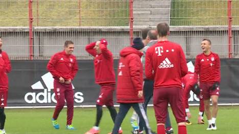 Die Stars des FC Bayern brachen nach ihrer Ballstafette in Jubel aus