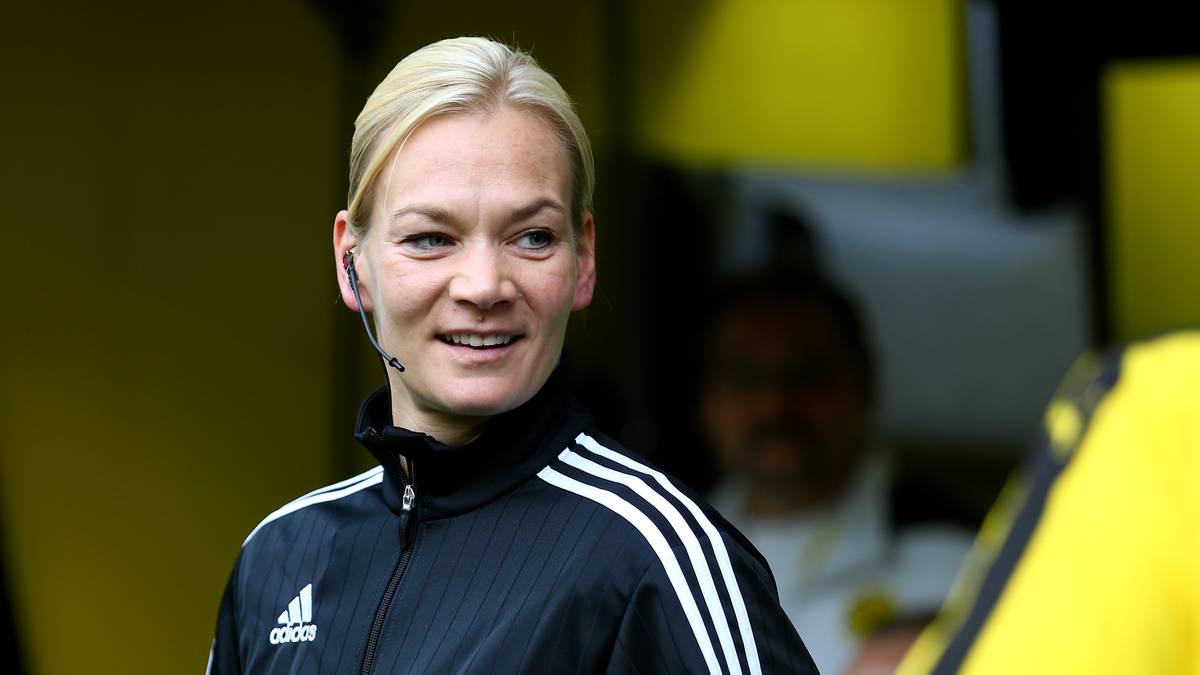 Steinhaus stammt aus der Nähe der niedersächsischen Landeshauptstadt. Sie und Webb sind auf jeden Fall das neue Schiri-Glamour-Paar