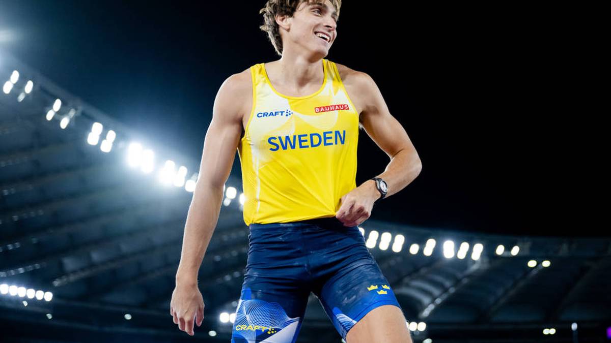 Armand Duplantis verbesserte erst im April 2024 den Weltrekord im Stabhochsprung auf 6,24 m. 