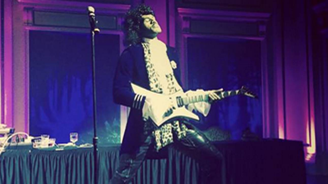 „King James“ singt wie Prince