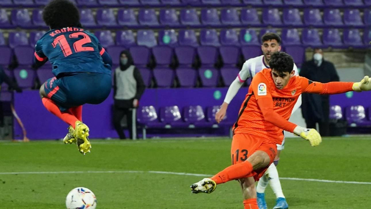 Sevillas Keeper für Tor gefeiert