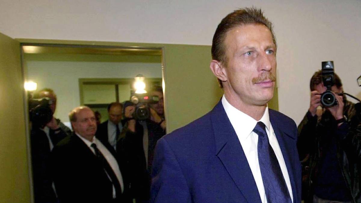 Zwei Wochen später erhält Daum das positive Ergebnis. Unmittelbar im Anschluss bittet er Bayer um die sofortige Entbindung von seinen Aufgaben. Auch die anvisierte Karriere als Bundestrainer ist vorbei