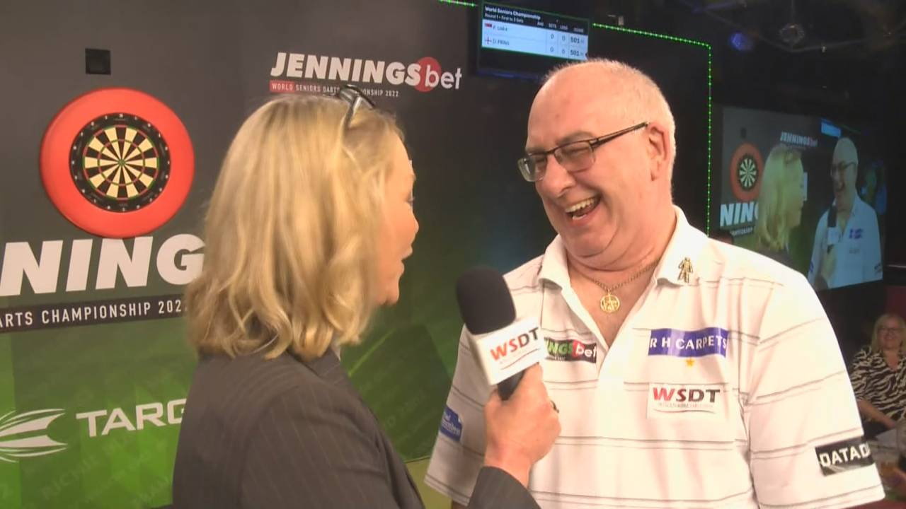 Senioren Darts: Sieger-Interview von John Walton von Feueralarm unterbrochen