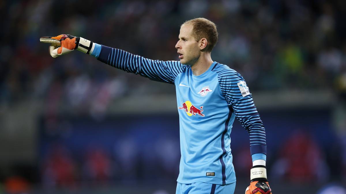 PETER GULACSI: Leichte Unsicherheit bei einer Costa-Hereingabe (14.), die noch unbestraft bleibt. Das kann man von der Aktion kurz vor der Pause - wieder gegen Costa - nicht behaupten. Gulacsi geht raus, geht zurück, fällt Costa und kassiert beim folgenden Elfer das 0:3. Nach der Pause kann er sich immerhin noch ein paar Mal auszeichnen. SPORT1-Note: 4