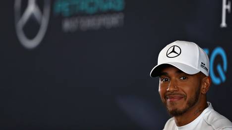 Lewis Hamilton wird auch in der nächsten Saison für Mercedes fahren