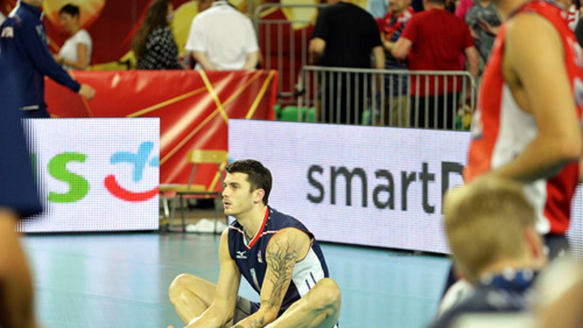 Die Ruhe weg hat hier der US-Amerikaner Matthew Anderson - oder ist er aufgrund der enttäuschenden Leistung seiner Mitspieler gegen Argentinien in den Sitzstreik getreten?