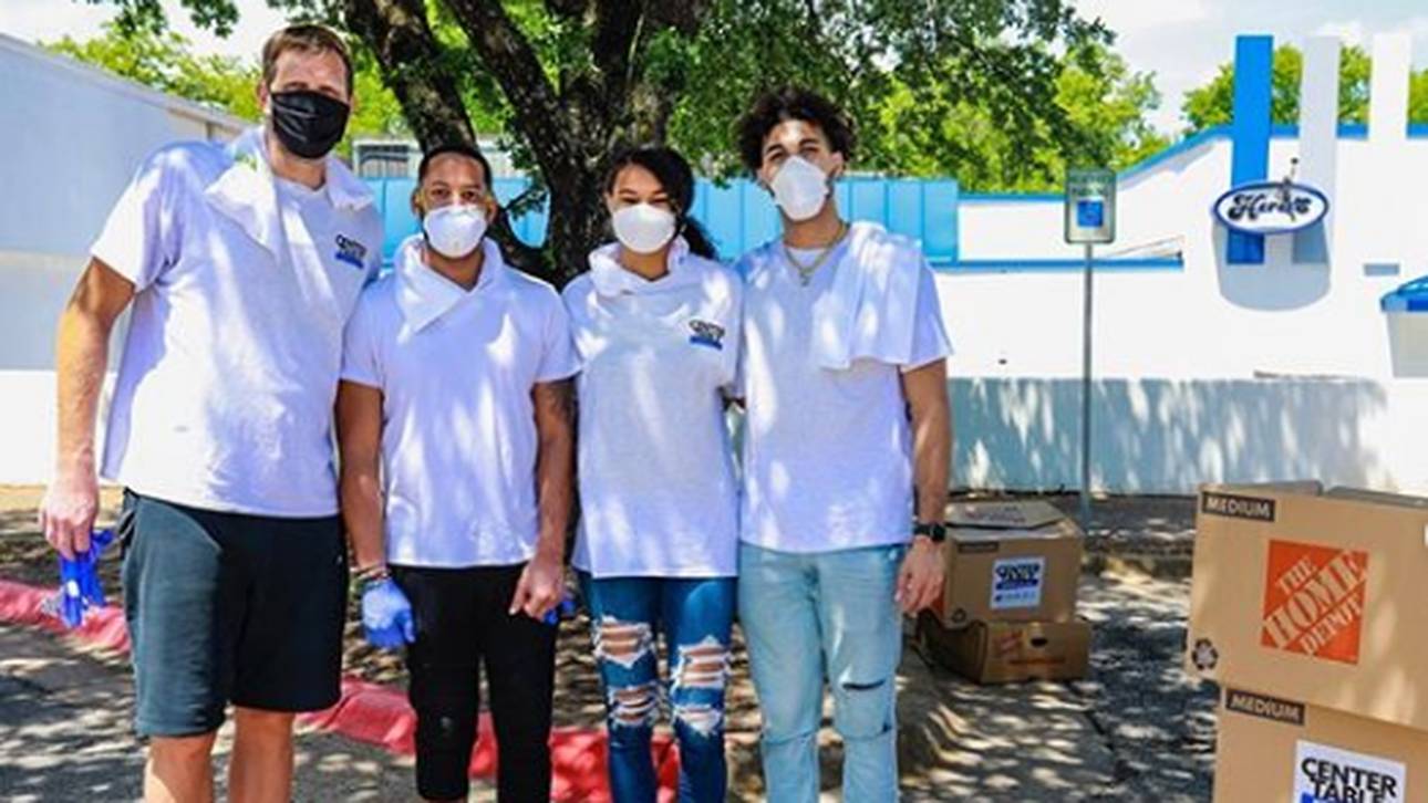 Nowitzki & Sabally verschenken Essen