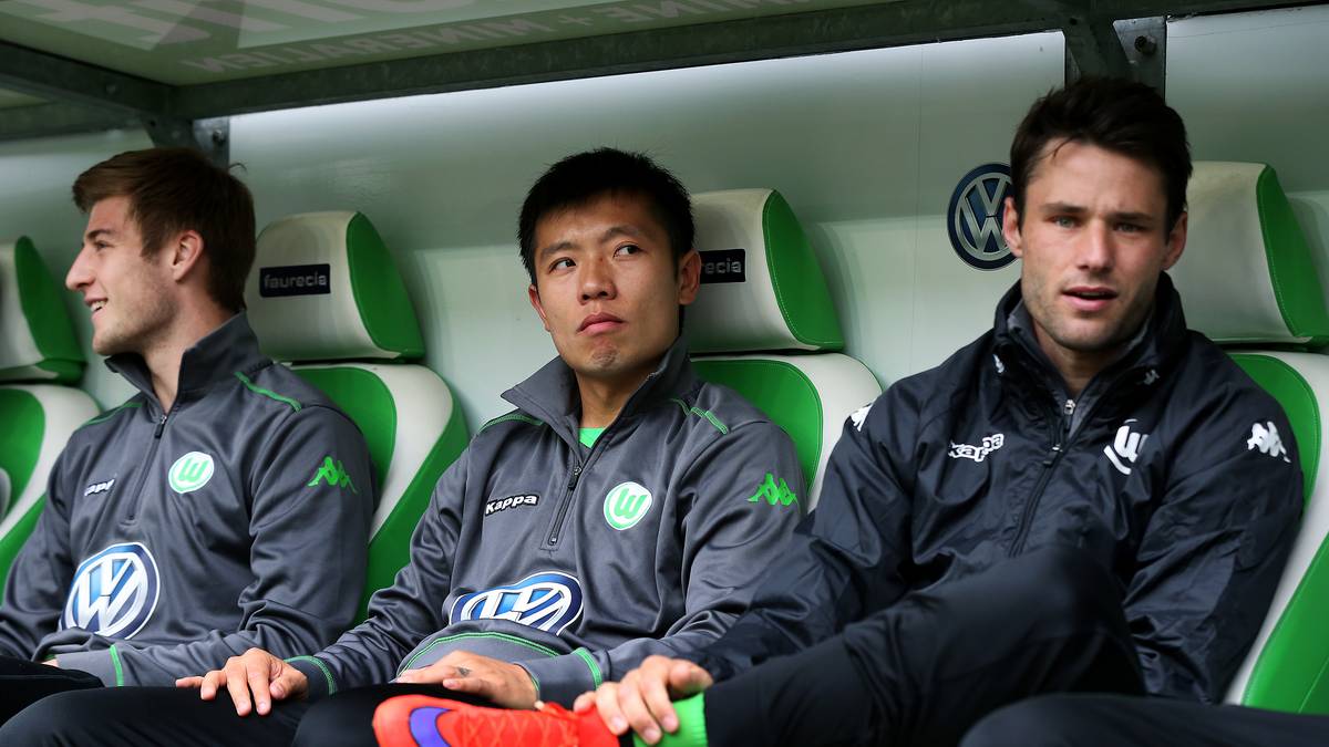 CHRISTIAN TRÄSCH: Der ehemalige Kapitän (r.) kam in der 85. Minute für Caligiuri. Zu kurz auf dem Platz für eine Bewertung