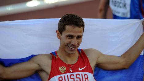 Russia's Yuriy Borzakovskiy celebrates w