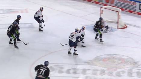 Die Highlights der Eishockey-Partie Straubing Tigers - EHC Red Bull München aus der DEL im Video.