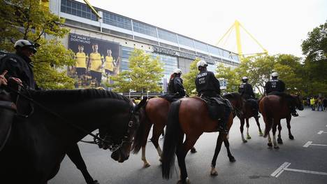 Der Einsatz von Polizisten bei Bundesligaspielen kostet eine Menge Geld