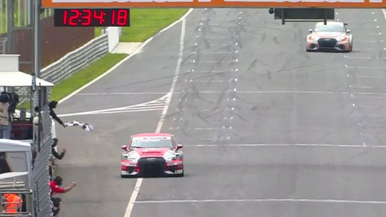 TCR: Langeveld feiert Heimsieg