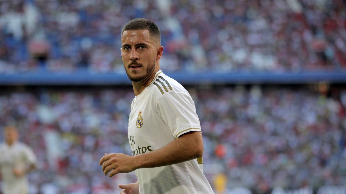 EDEN HAZARD: Auch der Belgier trägt zur neuen Saison ein anderes Trikot. Für 100 Millionen Euro verlässt er Chelsea und geht zu Real Madrid. Mit den "Blues" hat Hazard in der abgelaufenen Spielzeit die Europa League gewonnen