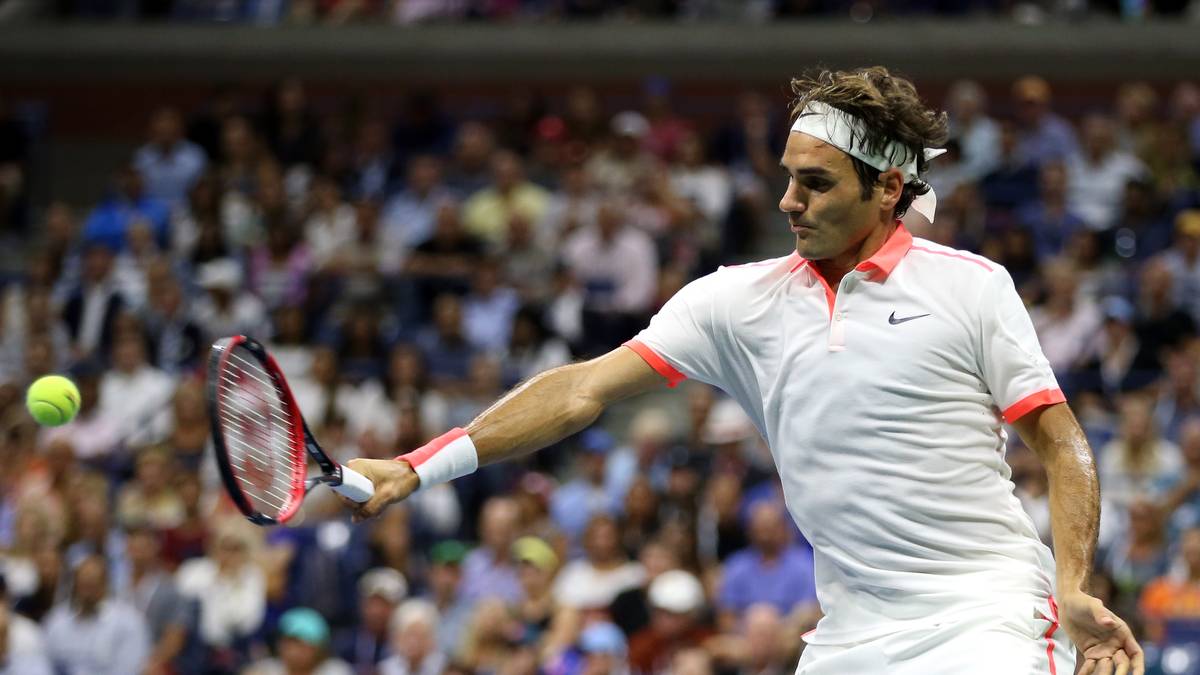 Dies nutzt der starke Return-Spieler Federer aus und setzt seinen Landsmann schnell unter Druck