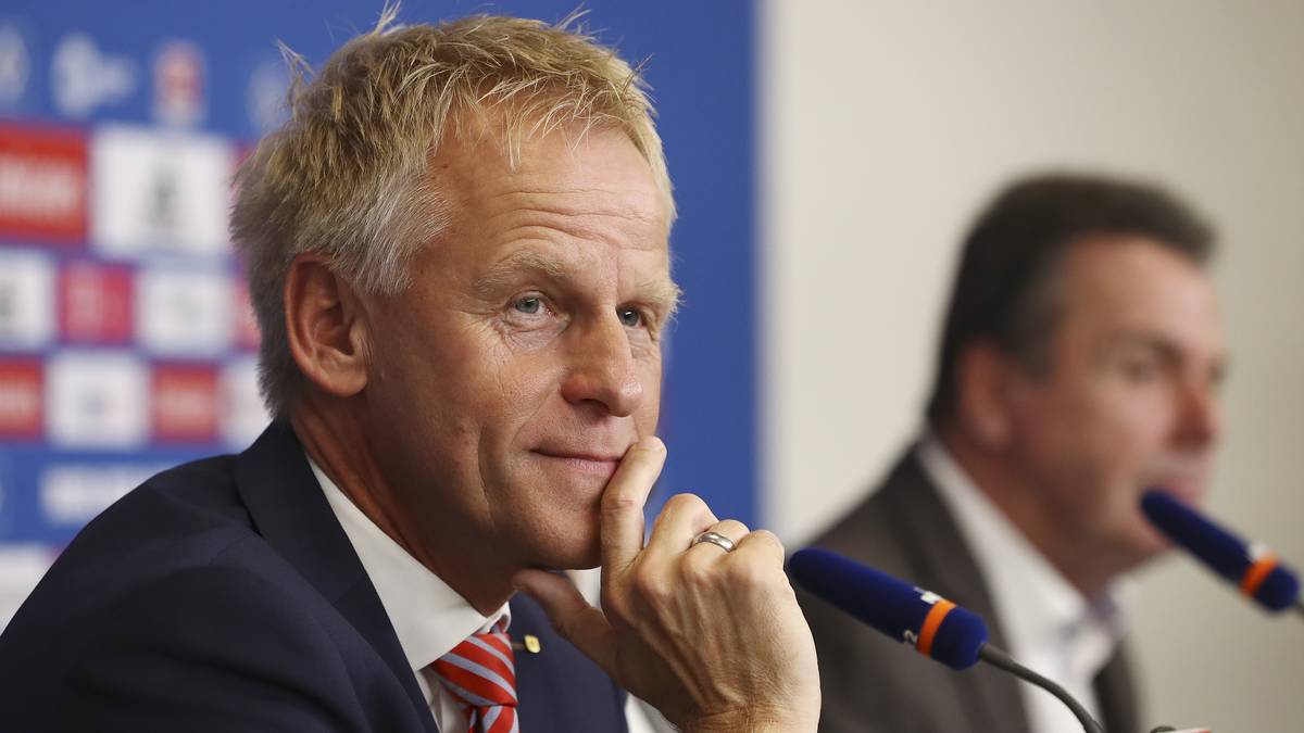 Hamburger SV Unveils New Executive Director Sport Heribert Bruchhagen
