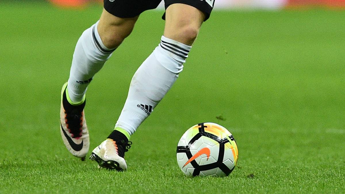 MARCEL HALSTENBERG: Der Debütant fügte sich auf Links ganz gut ein. Spielte mutig und hatte gute Szenen nach vorne. Hinten aber ab und an nervös. Auf dieser Leistung kann er aufbauen. SPORT1-Note: 3