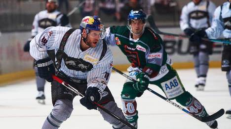 EHC Red Bull Muenchen v Augsburger Panther - DEL