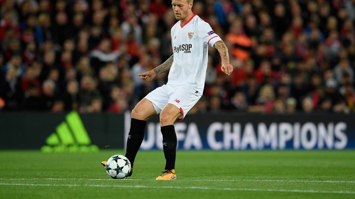 In der Innenverteidigung sind mittlerweile der Ex-Wolfsburger Simon Kjaer und Clement Lenglet gesetzt. Sevilla-Kapitän Nicolas Pareja ist nach langer Verletzungspause wieder genesen und gilt als erste Alternative von der Bank