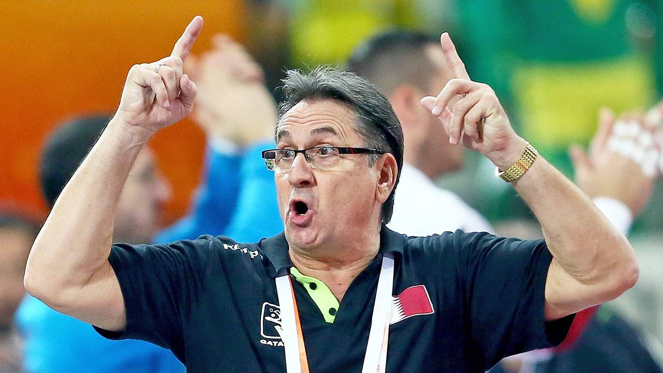 Coach Valero Rivera gibt Anweisungen