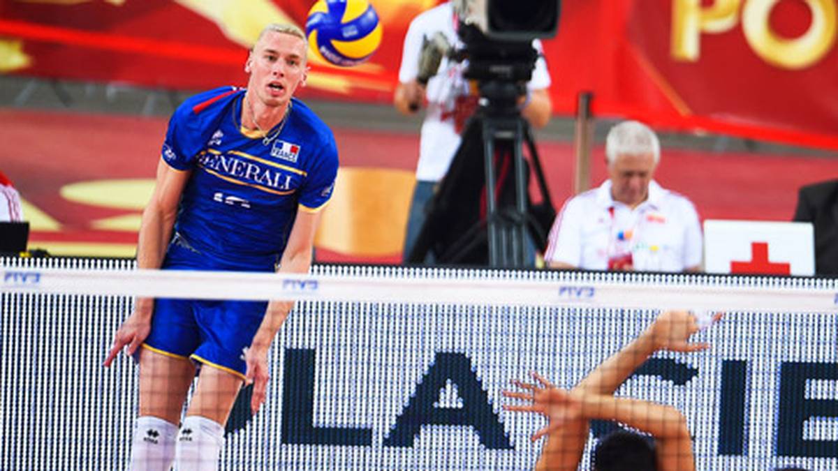 Stocksteif - eine etwas eigenartige Sprungtechnik präsentiert uns der Franzose Kevin Le Roux