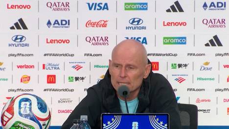 Belgien fühlt sich durch die zurückgenommene Rote Karte gegen US-Stürmer Folarin Balogun benachteiligt. Norwegen-Coach Stale Solbakken äußert sich ebenfalls zur Situation - und findet deutliche Worte in Richtung FIFA.