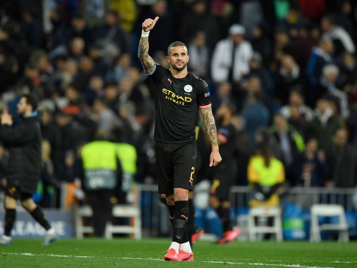 Manchester City Kyle Walker Und Jadon Sancho Verfolgen Stripperin Auf Instagram