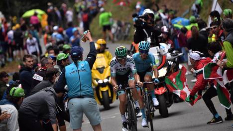 CYCLING-FRA-TDF2019-BREAKAWAY Am Col du Tourmalet werden die Fahrer wieder von zahlreichen Fans angefeuert werden