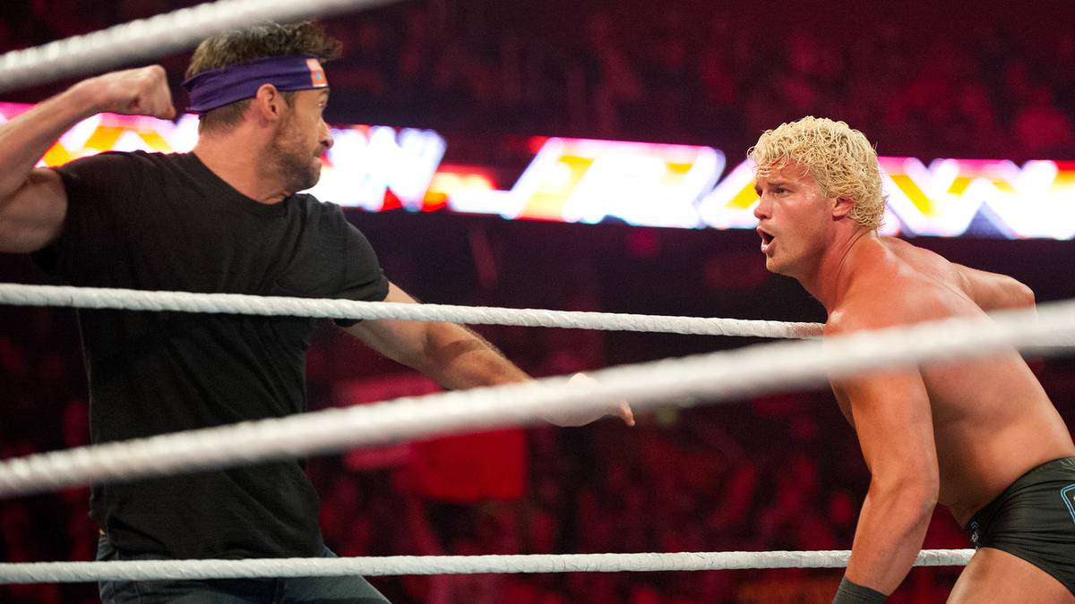 19. SEPTEMBER 2011 - Immerhin ohne die Wolverine-Krallen: Hollywood-Star Hugh Jackman legt einen Gastauftritt hin und verhilft Publikumsliebling Zack Ryder zu einem Sieg über Dolph Ziggler