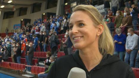 Der Allianz MTV Stuttgart dominiert die Volleyball Bundesliga beinahe nach belieben! Nach dem Sieg gegen Vilsbiburg gibt sich Sportdirektorin Kim Renkema bescheiden - und verrät, wann Youngster Hester Jasper ihr Comeback feiern könnte.