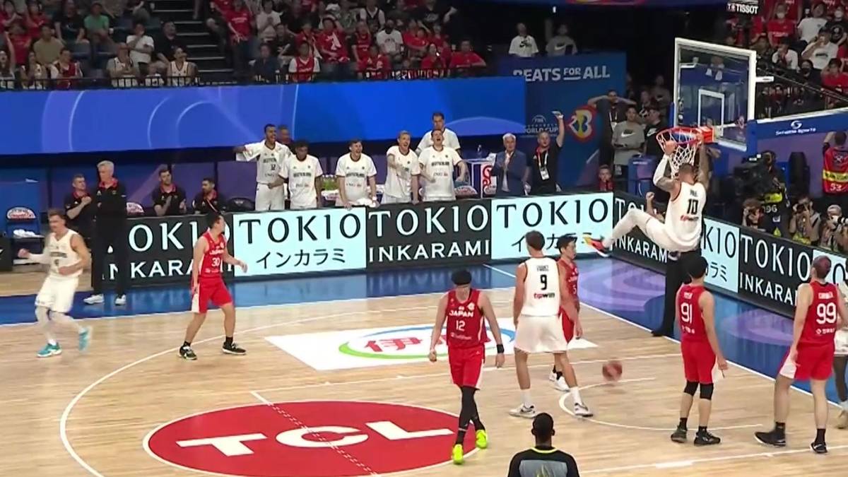 Deutschland feiert einen ungefährdeten Auftaktsieg bei der Basketball-WM. Gegen Japan glänzen vor allem Dennis Schröder und Moritz Wagner - aber auch Daniel Theis setzt spektakuläre Ausrufezeichen.