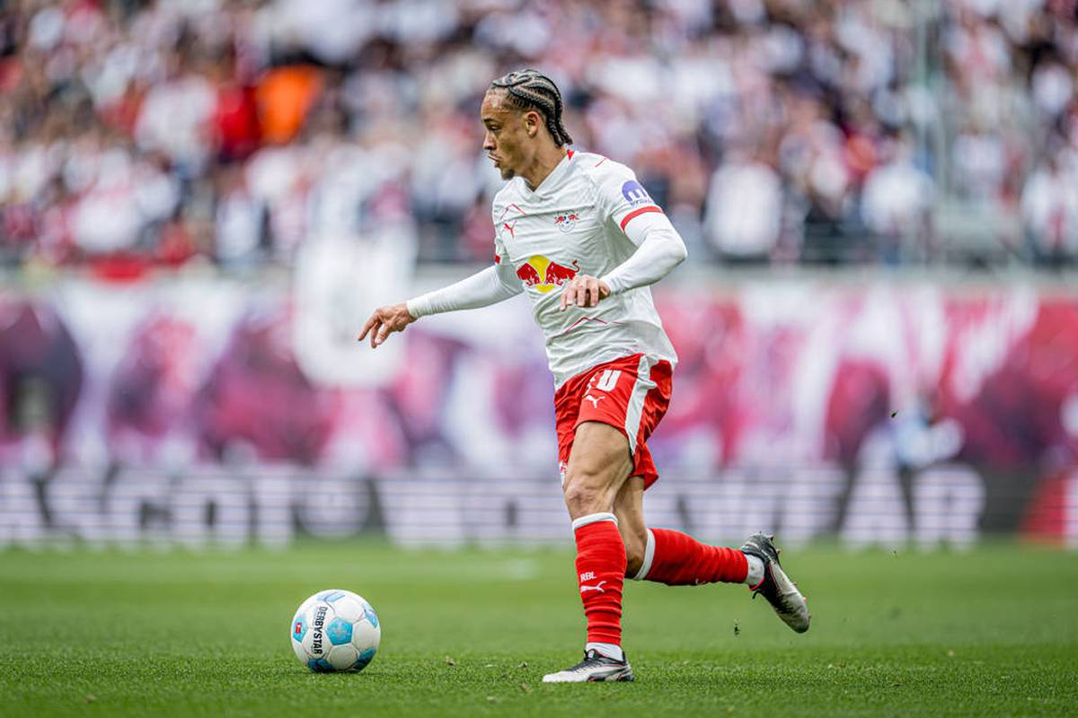 Der Poker um Xavi Simons spitzt sich zu! Zunächst berichtete das englische Portal GiveMeSport am frühen Mittwochabend, dass der 22-Jährige kurz vor einer Einigung mit dem FC Chelsea stehe, aber auch mit anderen Vereinen im Gespräch sei, darunter dem FC Arsenal und dem FC Bayern München.
